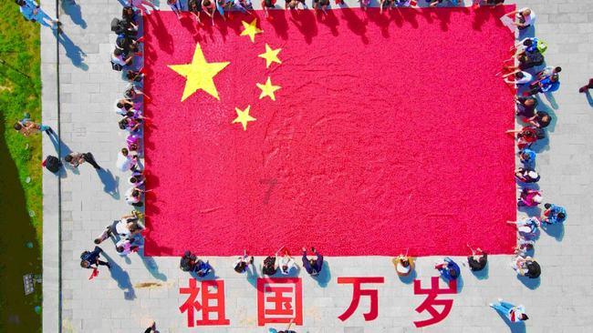 无棣县新海工业园郭庆文一行赴柳堡镇“第一书记”派驻村开展走访慰问活动